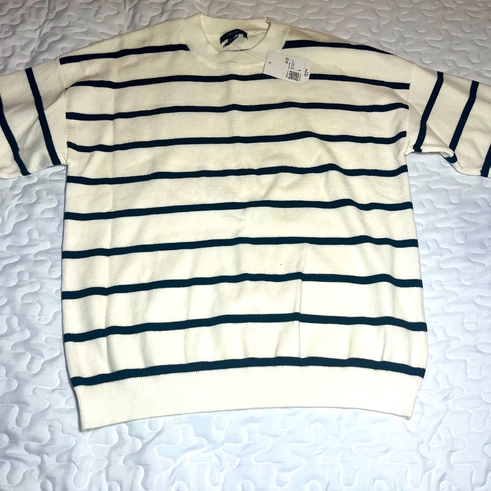 NWT Forever 21 Women’s Sweatshirt Size L